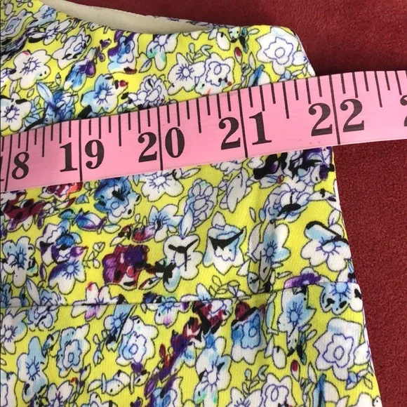 CABI SCATTER PRINT FLORAL CAMI Sz L - Picture 9 of 10